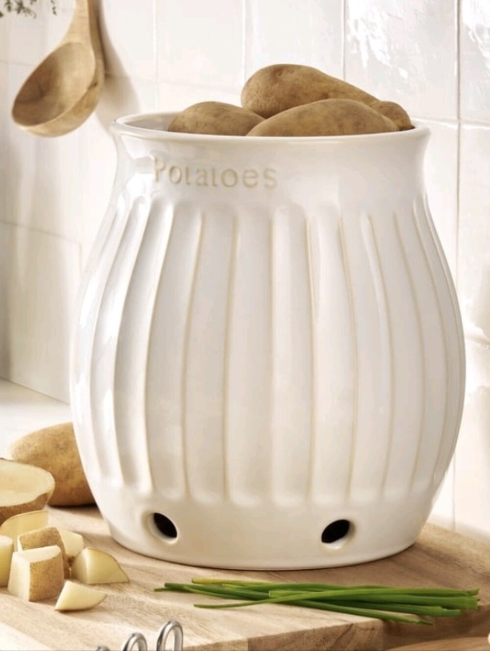 ❤️ New The Pioneer Woman Colette Potato Keeper Cream Ceramic With Wooden Lid